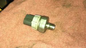 Датчик давления масла 25240AA060