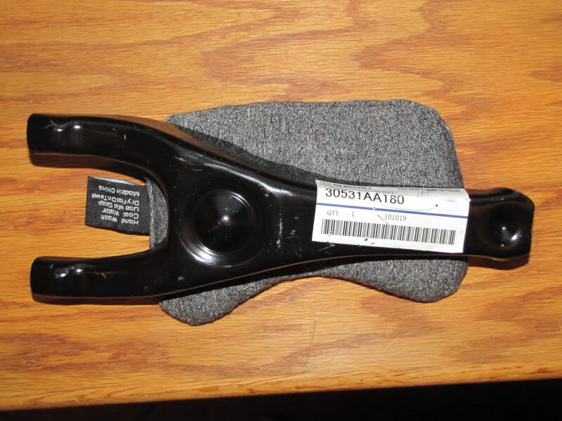 Вилка сцепления Субару легаси Аутбек Импреза Форестер Леворг 5MT/6MT 30531AA180